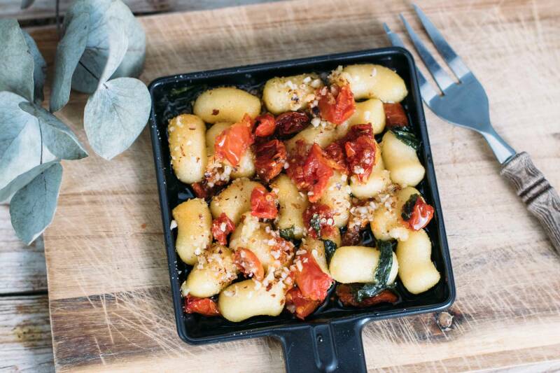 3 moldes de tomate ñoquis con parmesano de avellanas-6