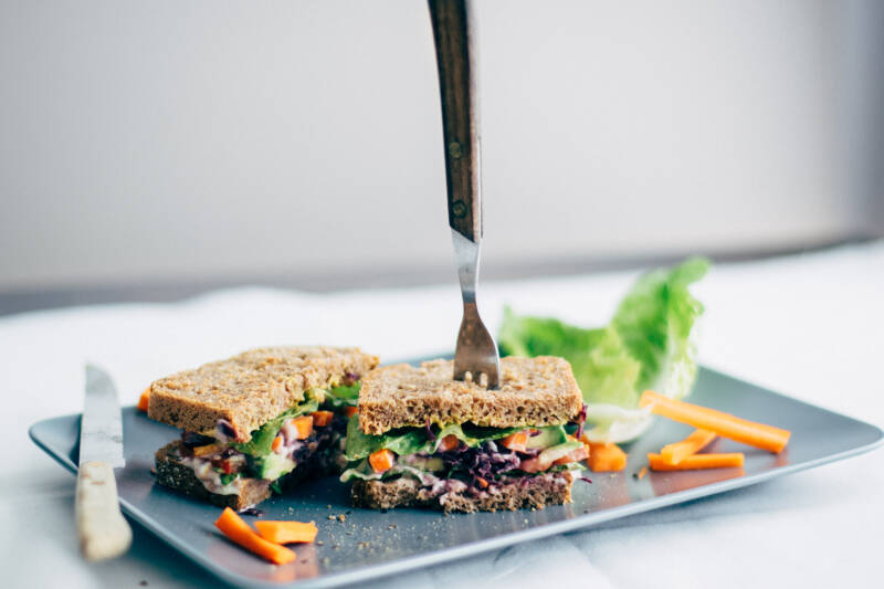 sándwich-de-aguacate-vegetales-6