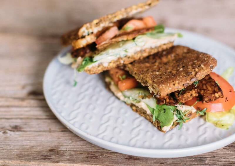 Sándwich Tempeh Crujiente
