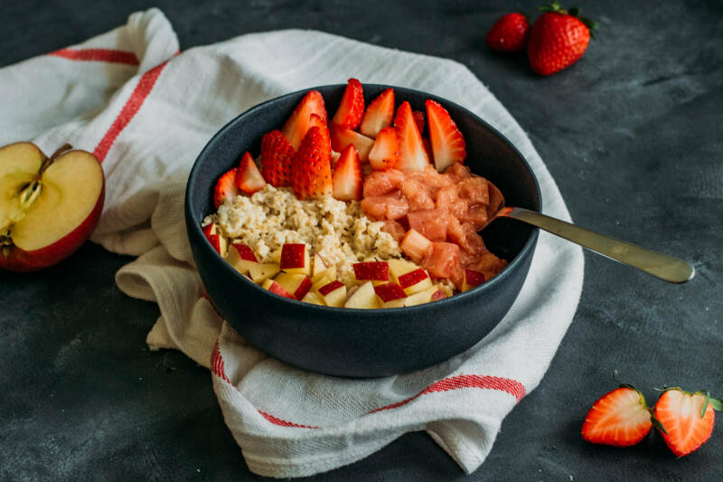 Gachas de fresas y ruibarbo