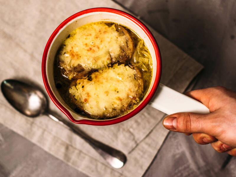 Sopa de cebolla francesa-13