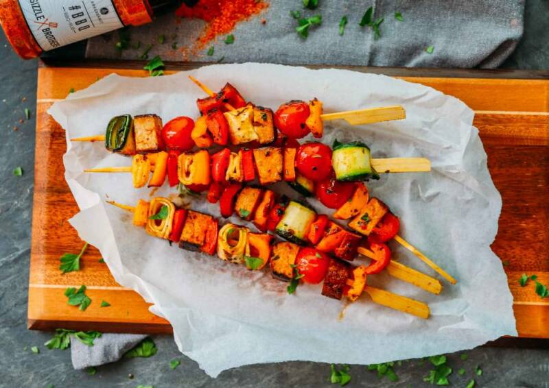 Brochetas de verduras con tofu