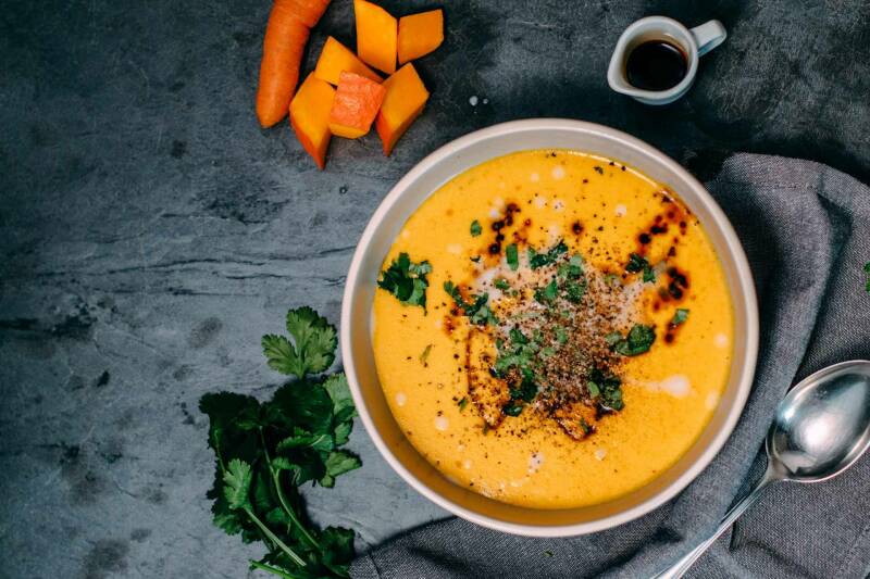 Sopa de jengibre, coco y calabaza
