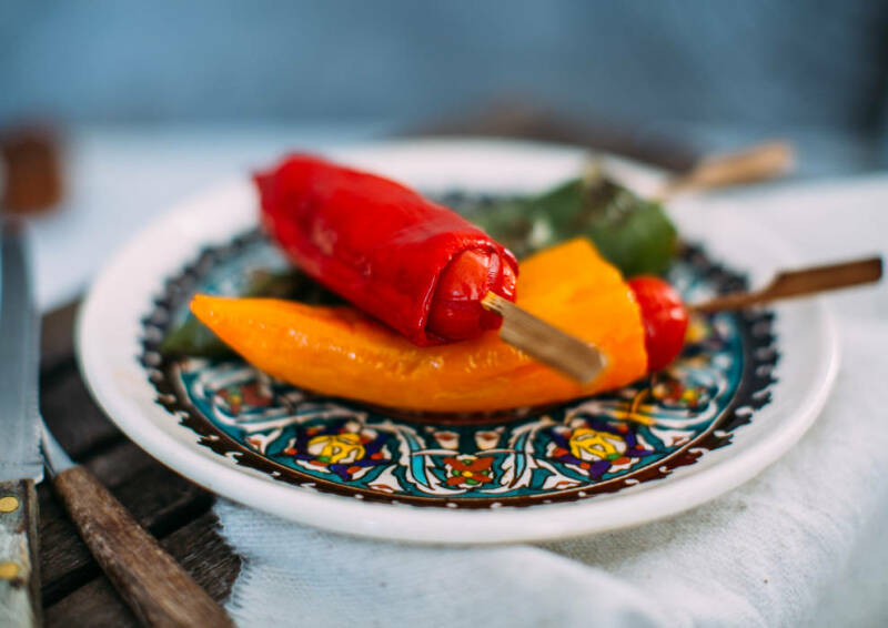 Brochetas de tofu marinado y pimiento