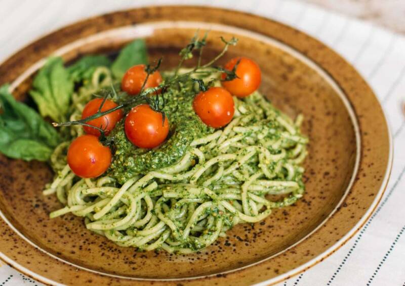 Pasta con pesto de pistachos y espinacas