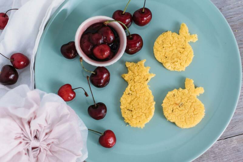 Galletas de polenta con compota de cerezas
