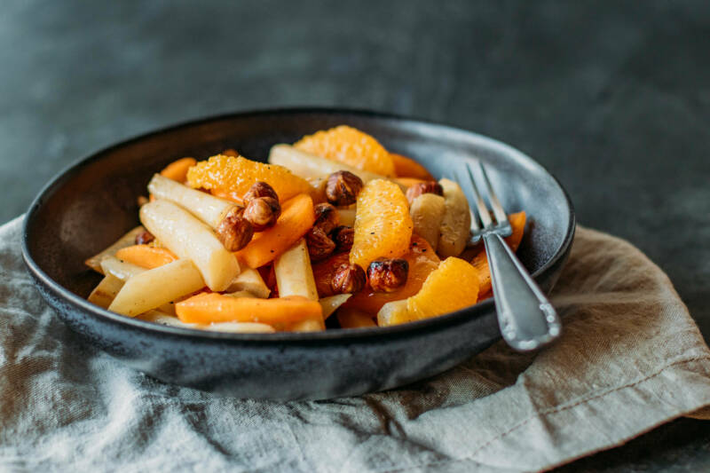 Salsifí con caqui y naranja
