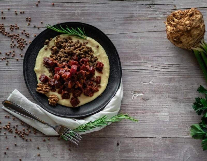Puré de apio con ragú de remolacha y lentejas al romero