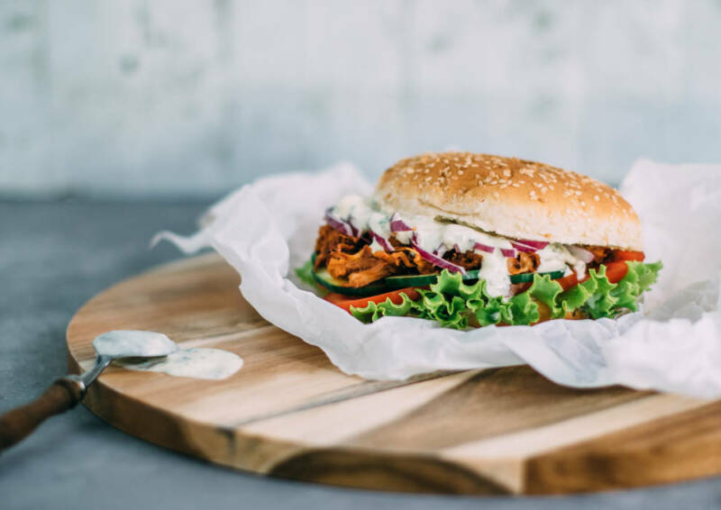 Hamburguesa de cerdo desmenuzada vegana