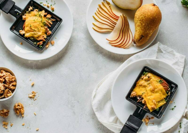 Sartenes raclette veganas con pera y nuez