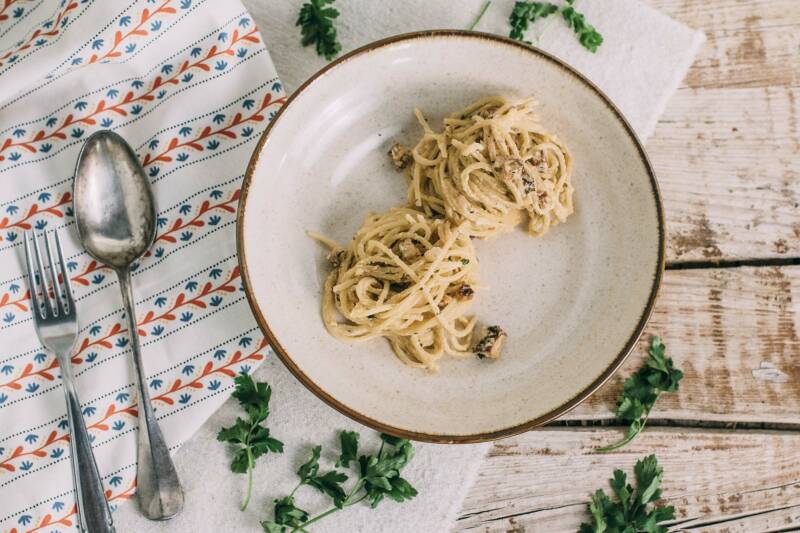 Espaguetis a la carbonara veganos