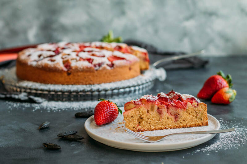 receta vegetariana pastel de fresa y ruibarbo