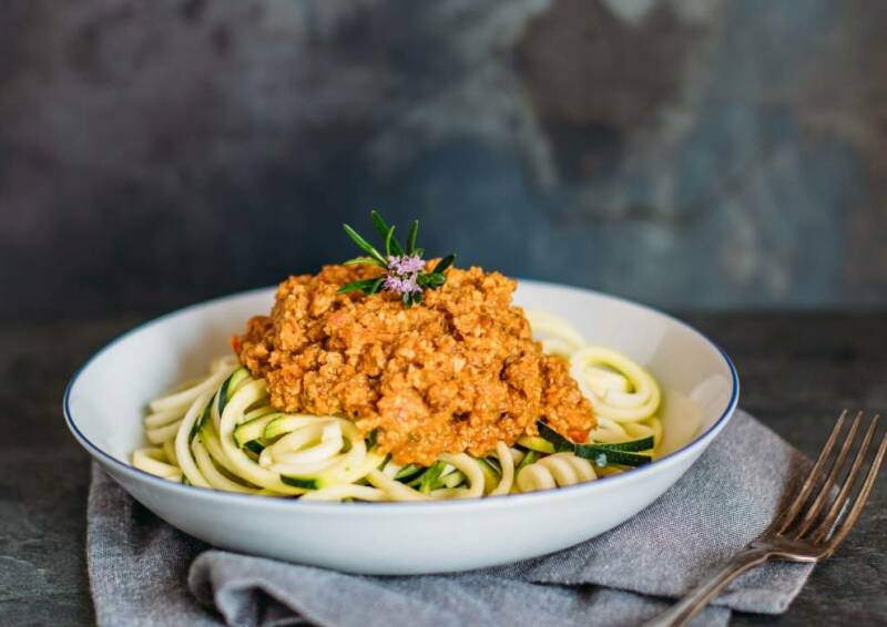 Zoodles con nueces a la boloñesa