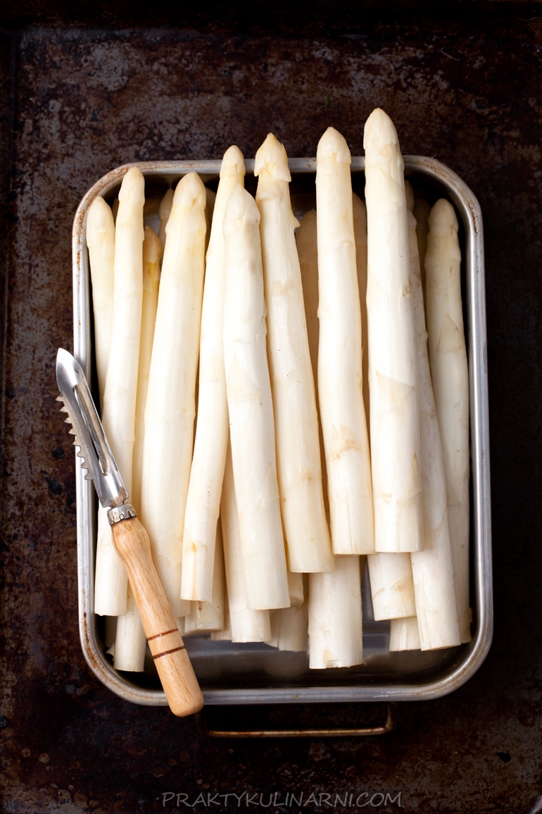 Espárragos blancos con vinagreta de mostaza y espárragos blancos