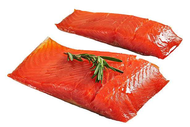 Dos filetes de salmón salvaje de Alaska.