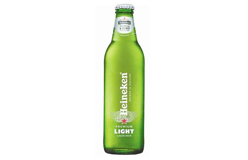 Cerveza Heineken Premium Light Lager, Botella de vidrio verde claro de cerveza Heineken Premium Light.