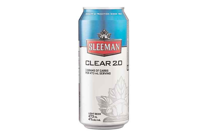Sleeman Clear: Cerveza canadiense baja en carbohidratos. Una lata de cerveza Sleeman Clear Low Carb.