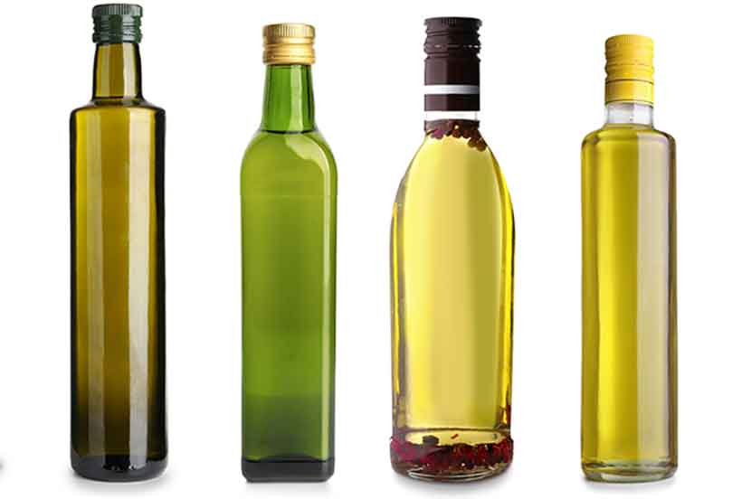 Varias botellas de aceite de oliva: aceites de oliva virgen extra vs refinados.