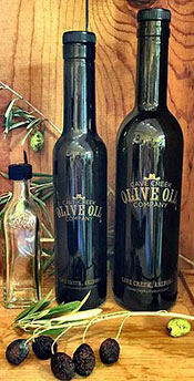 Botella Negra Oscura de Aceite de Oliva Virgen Extra Ultra Premium Cave Creek.