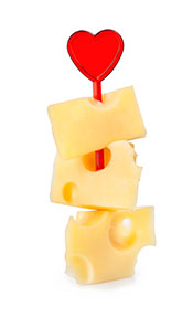 Pequeños Trozos De Queso En Un Palo Rojo.