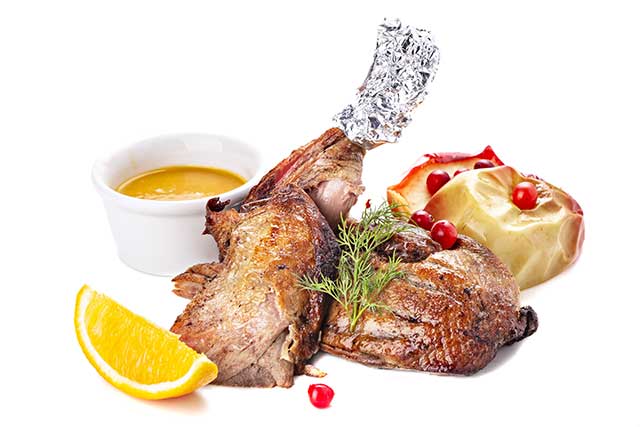 Carne De Pato Asado Con Guarniciones.