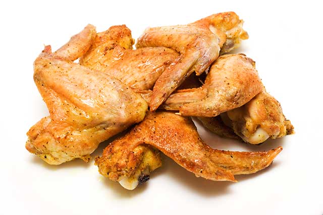 Unas alitas de pollo a la parrilla.