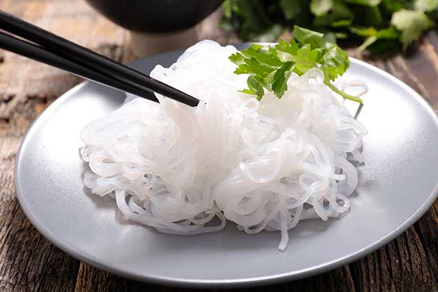 Fideos Shirataki (raíz de Konjac) - Fideos bajos en carbohidratos.