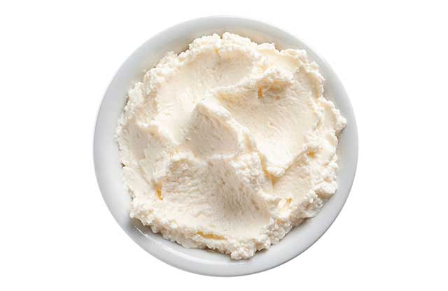 Tazón de queso crema fresco.