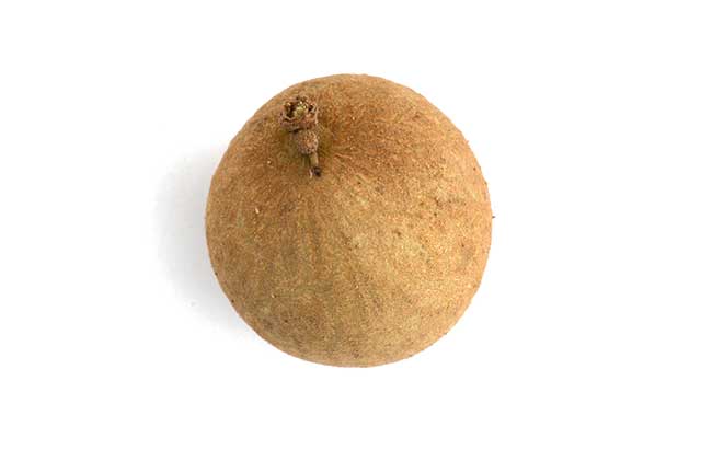 Fruta entera inmadura de Longan.