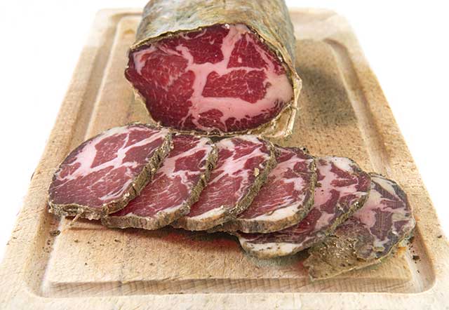 Embutidos de Carne Italiana Embutidos y Chips Capocollo.
