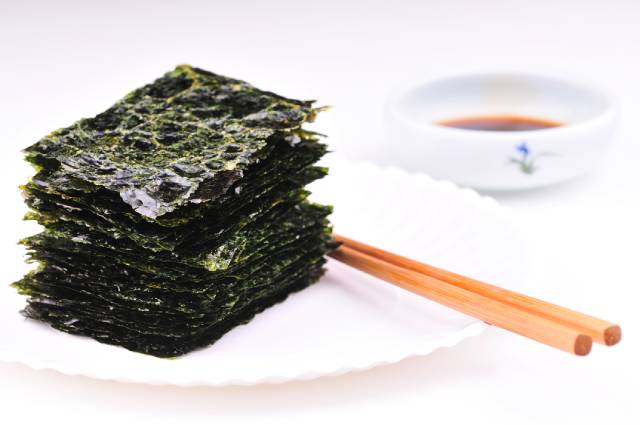 Gim / Nori: vegetales marinos secos populares en el este de Asia.